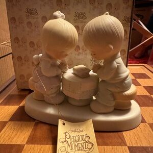 Precious Moments, E-5214, Prayer Changes Things, Issued 1980, Suspended 1984